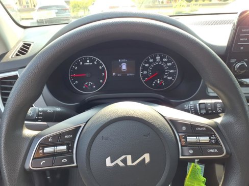 Used 2023 Kia Seltos LX image 16