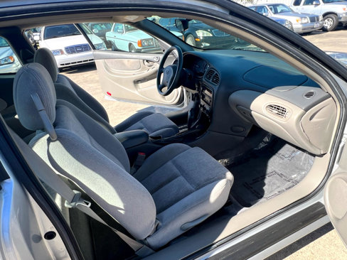 Used 2002 Oldsmobile Alero GL image 36