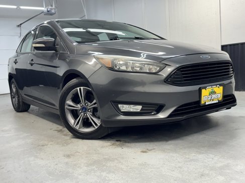Used 2017 Ford Focus SE image 1