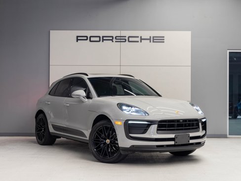 Certified 2022 Porsche Macan image 9