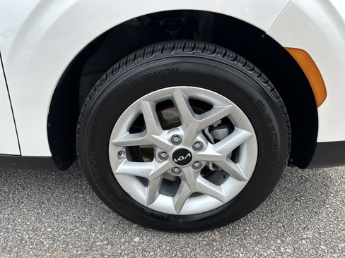 Used 2023 Kia Soul LX w/ LX Technology Package image 12