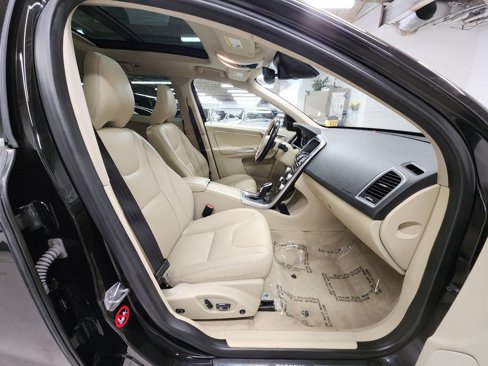 Used 2016 Volvo XC60 T6 image 16