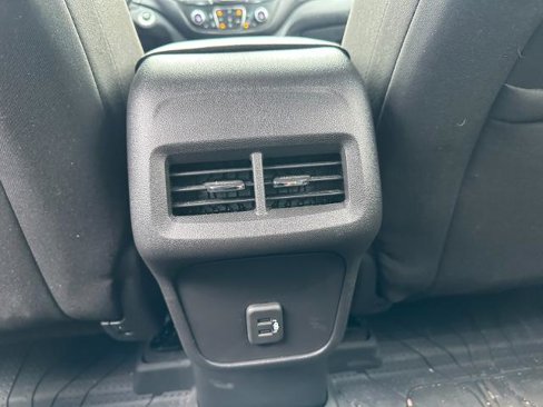 Used 2024 Chevrolet Equinox LT image 21