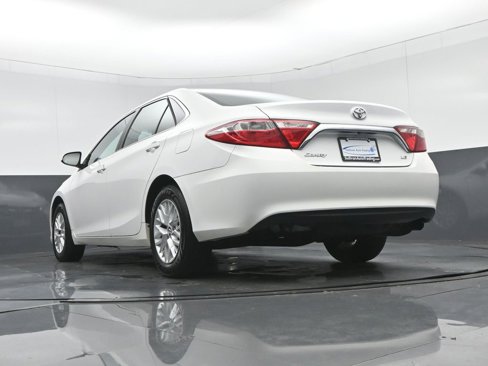Used 2016 Toyota Camry LE image 50