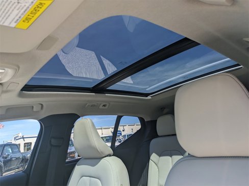 Certified 2024 Volvo XC40 B5 Plus w/ Protection Package Premier image 20