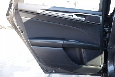 Used 2020 Ford Fusion SE image 19