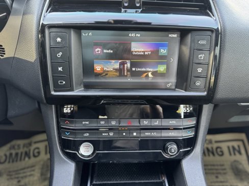 Used 2018 Jaguar F-PACE Premium image 27