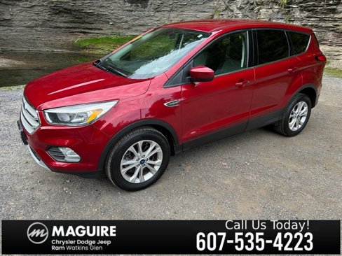 Used 2019 Ford Escape SE image 1