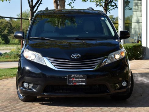 Used 2015 Toyota Sienna XLE image 5