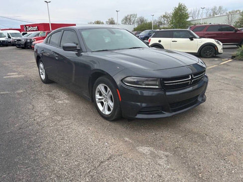 Used 2017 Dodge Charger SE w/ Popular Equipment Group image 3