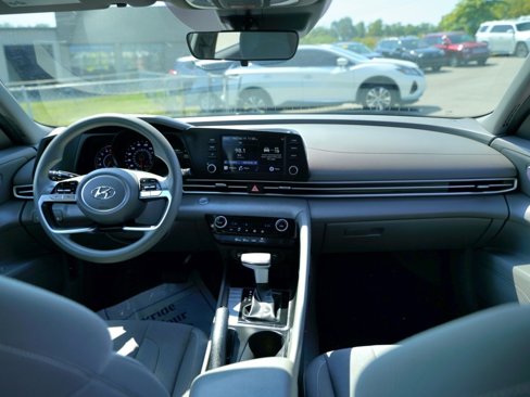 Used 2023 Hyundai Elantra SEL image 11