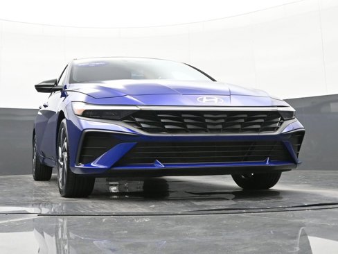Certified 2025 Hyundai Elantra Sport image 43