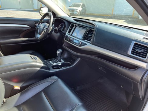 Used 2018 Toyota Highlander XLE image 22