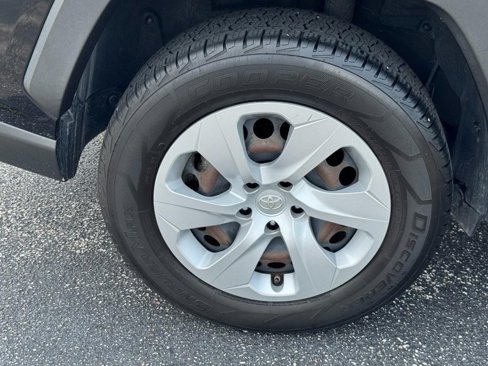 Used 2019 Toyota RAV4 LE image 7