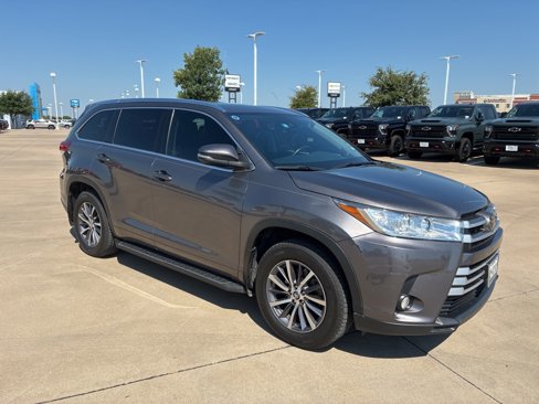 Used 2018 Toyota Highlander SE image 5