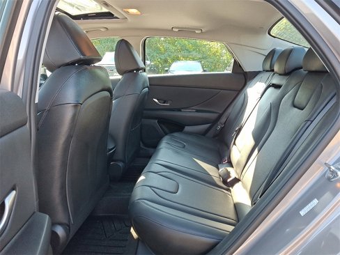 Used 2021 Hyundai Elantra Limited w/ Cargo Package image 10
