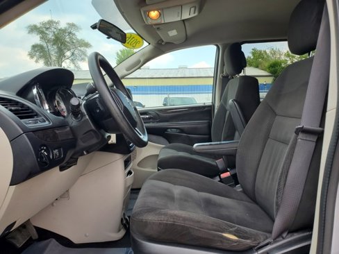 Used 2016 Dodge Grand Caravan SE w/ Quick Order Package 29E SE image 4
