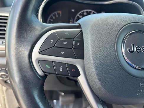 Certified 2021 Jeep Grand Cherokee Laredo image 16