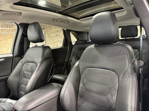 Used 2023 Ford Escape SE w/ PHEV Premium Package image 11
