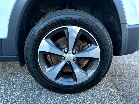 Used 2019 Jeep Cherokee Limited image 23