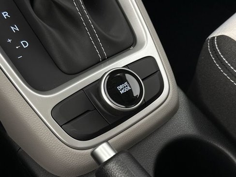 New 2025 Hyundai Venue SEL image 32