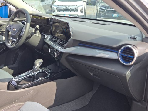 New 2025 Chevrolet Trax LT w/ Driver Confidence Package image 7