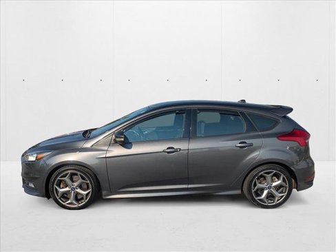 Used 2018 Ford Focus ST image 8