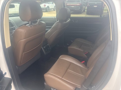 Used 2013 Lincoln MKT AWD image 10
