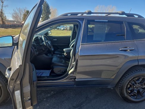 Used 2019 Jeep Cherokee Trailhawk image 17