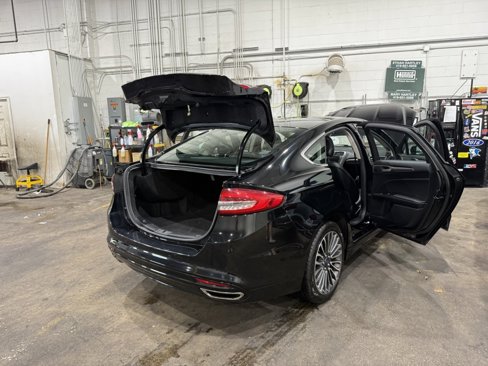 Used 2017 Ford Fusion SE w/ Fusion SE Technology Package image 7