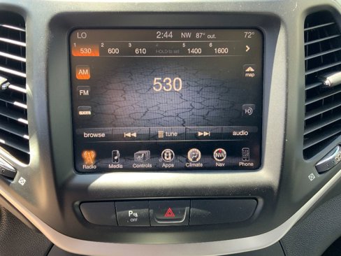Used 2016 Jeep Cherokee Overland image 18