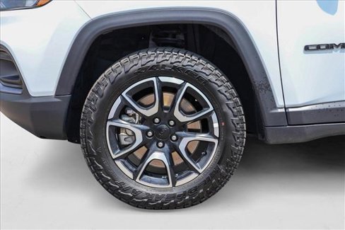 Used 2024 Jeep Compass Trailhawk image 9