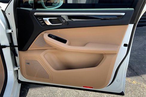 Certified 2021 Porsche Macan S image 42