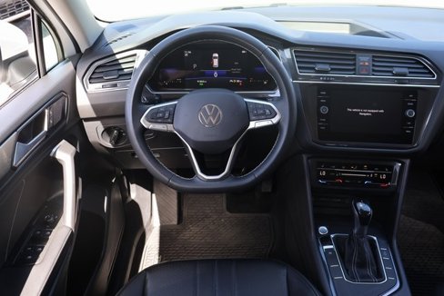 Used 2022 Volkswagen Tiguan SE image 15