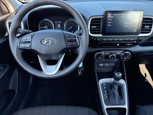 Certified 2022 Hyundai Venue SE image 20