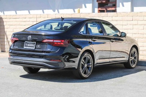 Used 2022 Volkswagen Jetta SE image 8