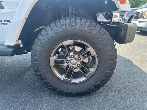 Used 2016 Jeep Wrangler Unlimited Sahara image 12