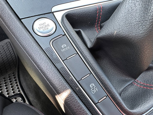Used 2016 Volkswagen GTI SE image 22