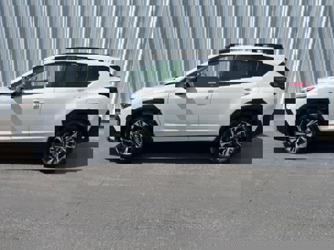 Used 2024 Subaru Crosstrek 2.0i Premium image 3