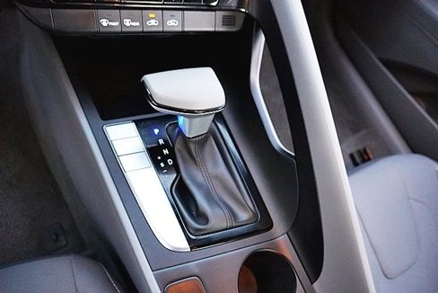 Certified 2024 Hyundai Elantra SEL image 31