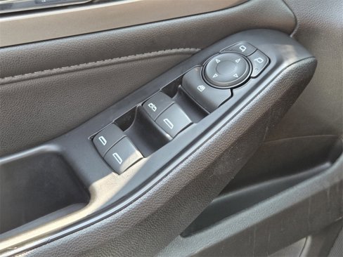 Used 2023 Chevrolet Traverse LT image 31