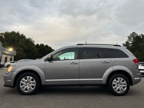 Used 2020 Dodge Journey SE image 2