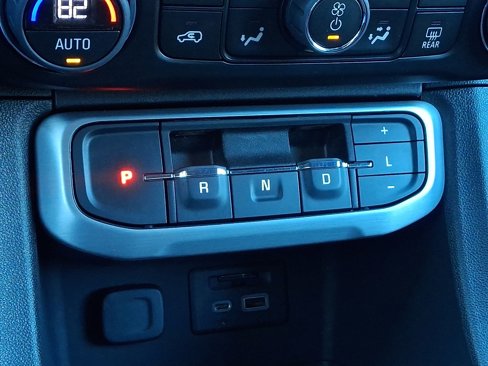 Used 2023 GMC Acadia SLE w/ Driver Convenience Package image 17