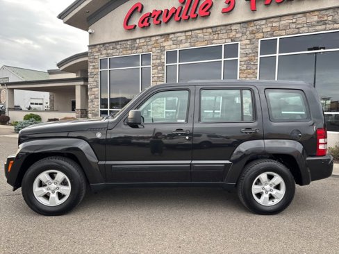 Used 2009 Jeep Liberty Sport image 2