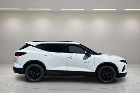 Used 2021 Chevrolet Blazer LT image 2