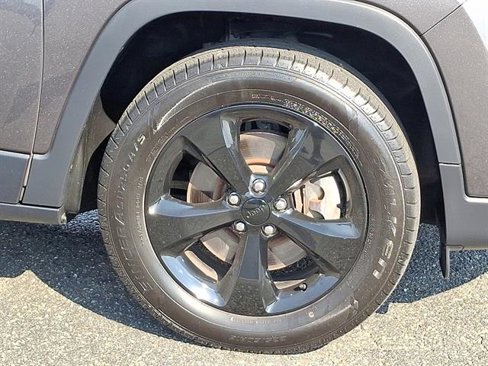 Used 2020 Jeep Cherokee Latitude Plus image 8
