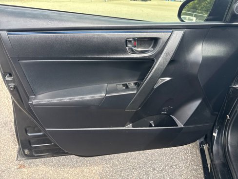 Used 2017 Toyota Corolla SE image 11
