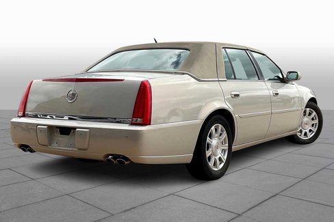 Used 2008 Cadillac DTS w/ Trunk Convenience Package image 12