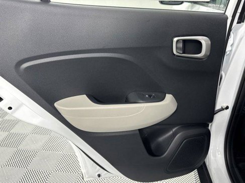 New 2025 Hyundai Venue SEL image 28