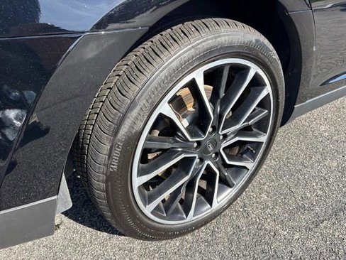 Used 2018 Ford Taurus SHO w/ Driver Assist Package image 9